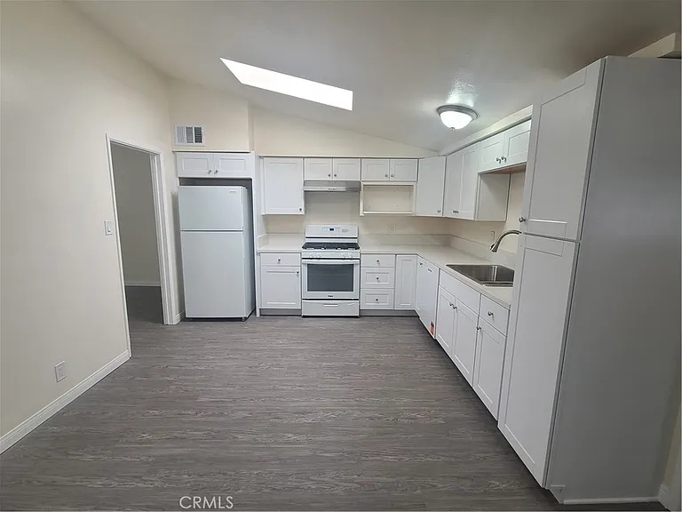 20340 Sherman Way — Photo 7