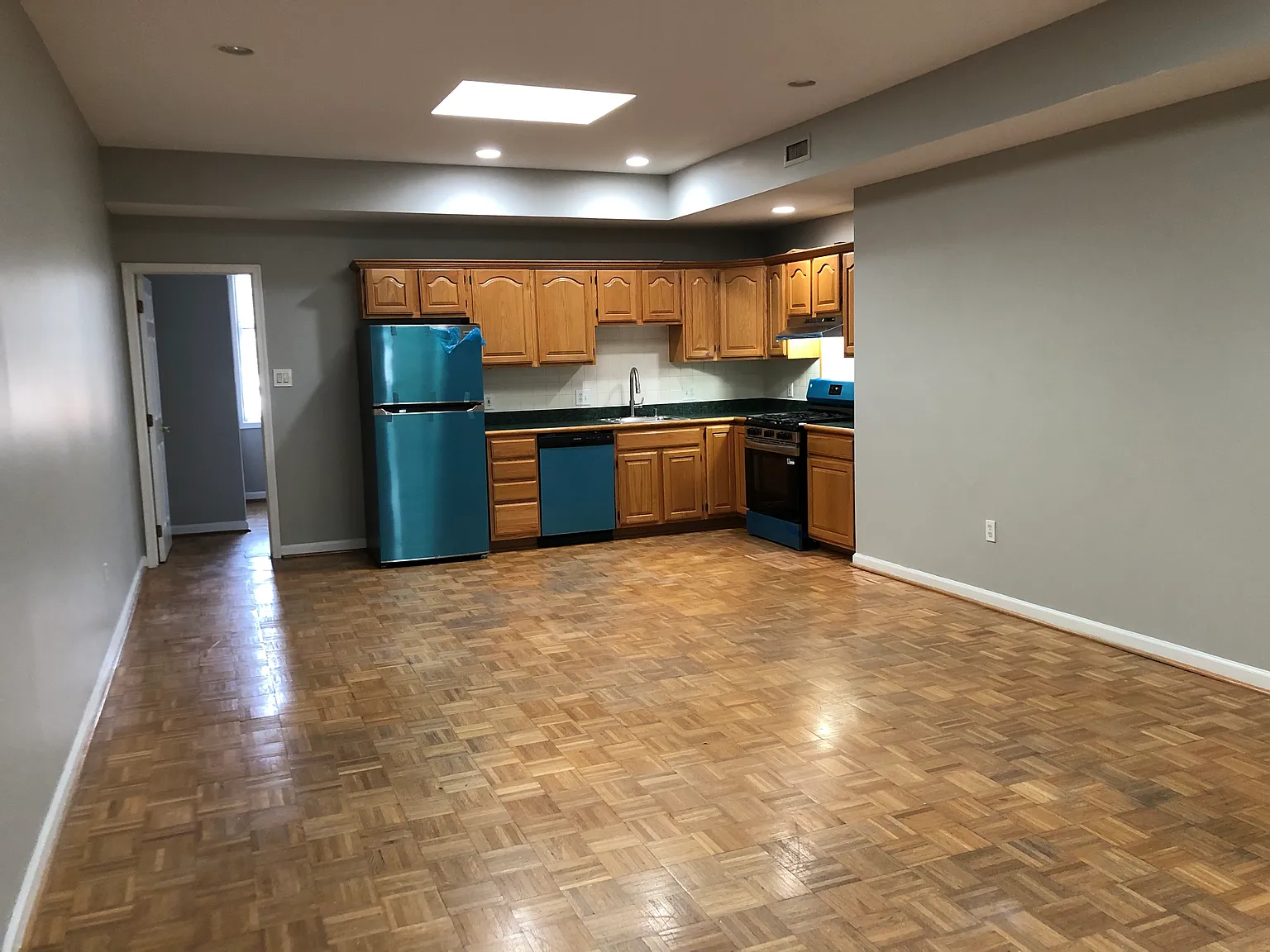 2 bed, 1070 sqft, $2,200 — Photo 2