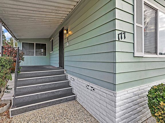 4th image of 177 Mountain Springs Dr