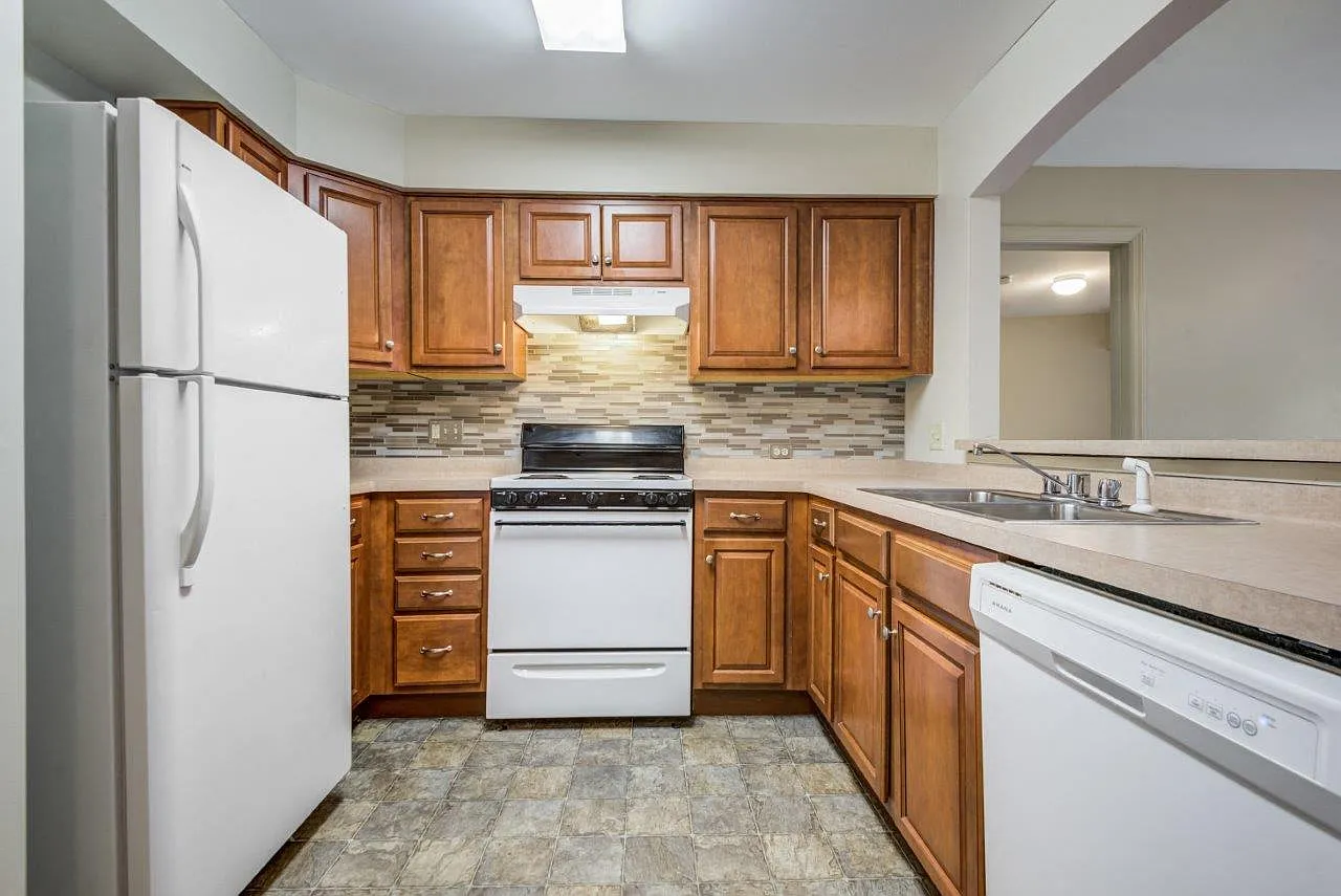 Greenwood Cove Apartment Homes — Photo 4