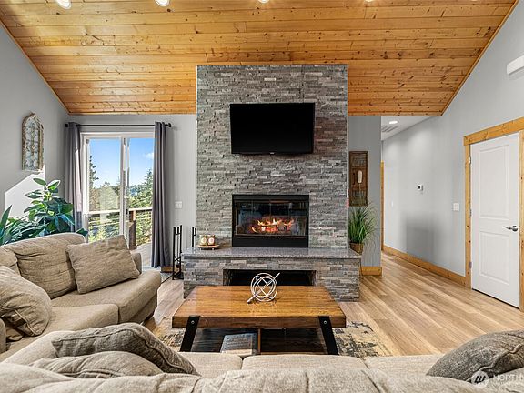 3rd image of 6827 Forest Ridge Drive