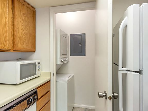5th image of 1492 E Foxboro Dr #2