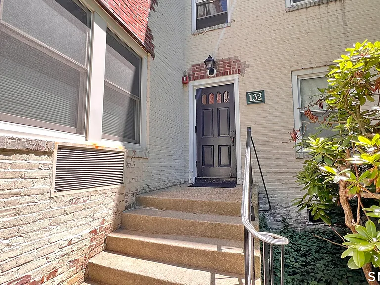 132 Woodside St #1C — Photo 2