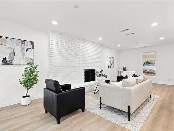 3rd image of 2631 Deep Hill Cir