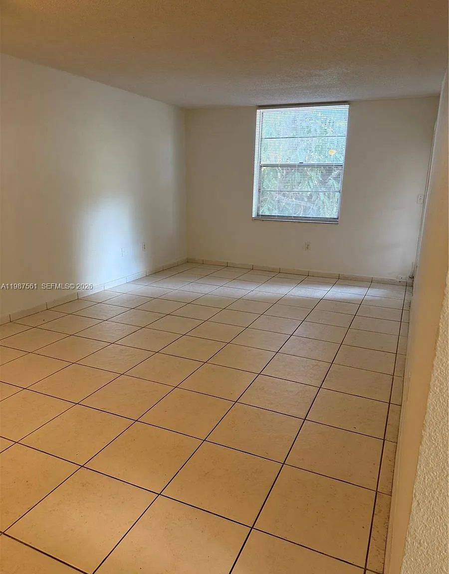 Westland Gardens Condo — Photo 4