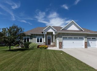 508 Hampton Dr W, Moorhead, MN 56560