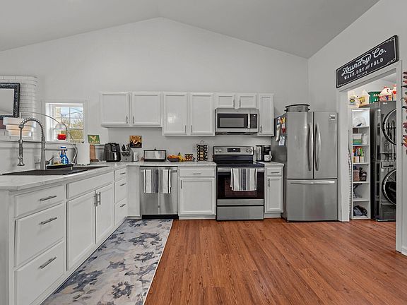 5th image of 407 Westgate Dr