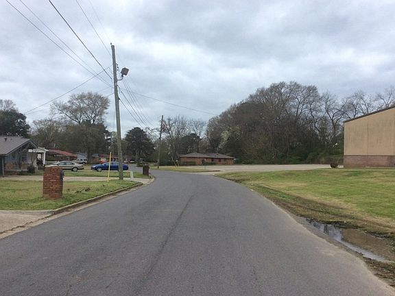 5th image of 637 Brooksdale Dr