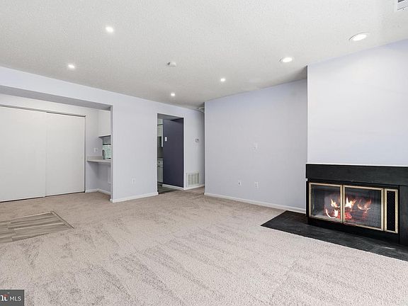 5th image of 1637 Carriage House Ter APT I