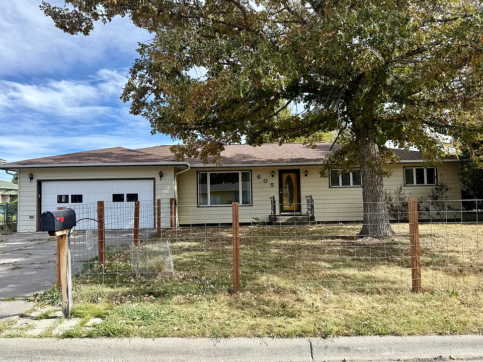 605 Robin Ln