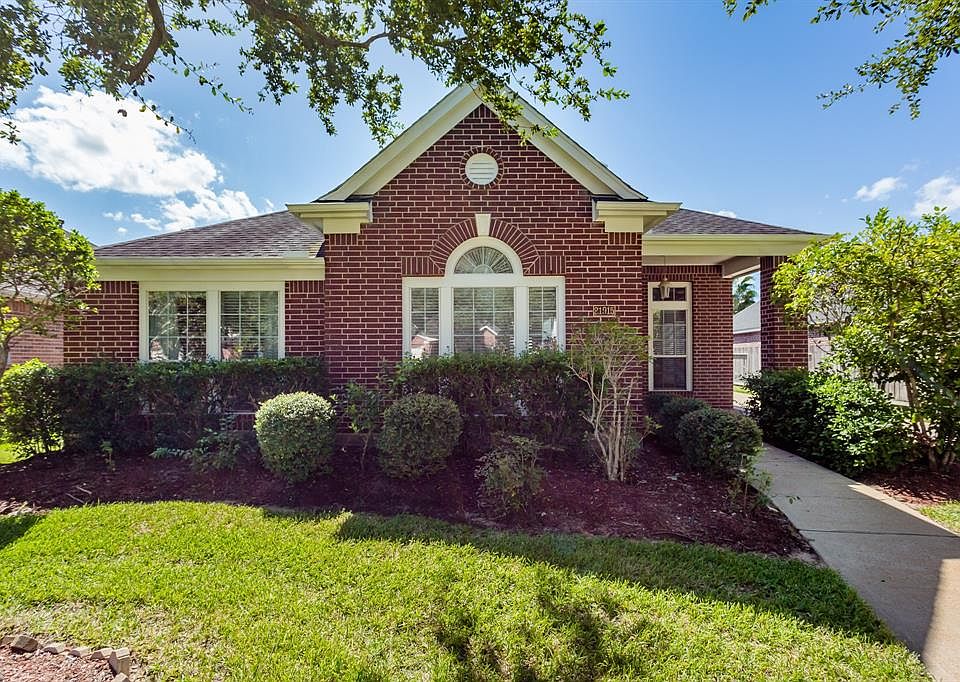 1st image of 21915 Rivergate Ct