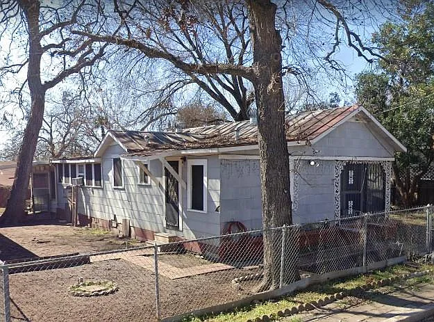 214 Weaver St — Photo 7