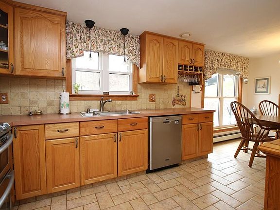 2nd image of 8 Earlene Dr
