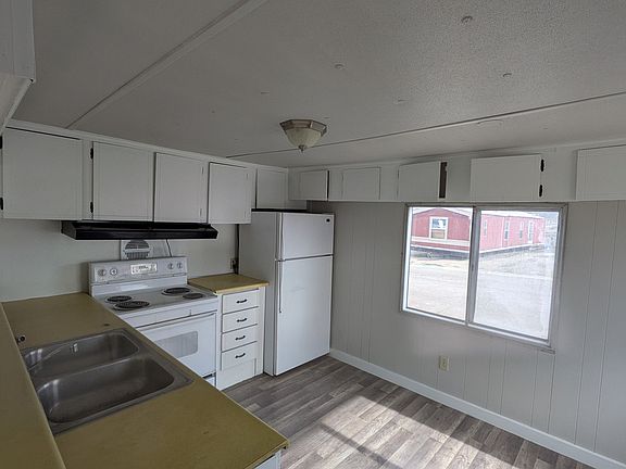 4th image of 1101 S Carbon Ave #70