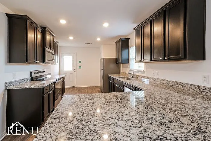 4 bed, 2.0 bath, 1794 sqft, $1,925 — Photo 3