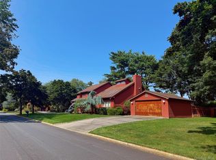 6 Jamor Ct, Nesconset, NY 11767