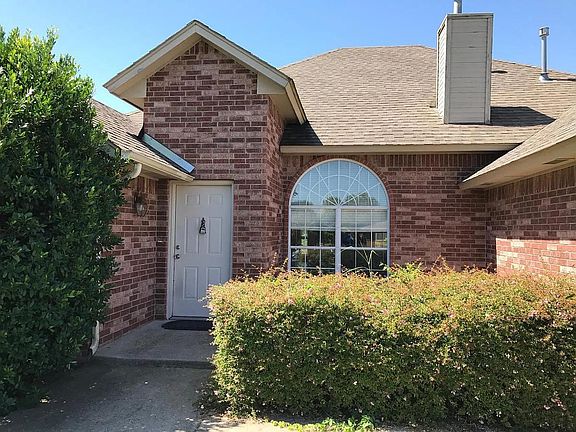 3rd image of 1628 Woodcreek Ct