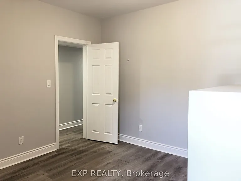 2798 Dundas St W — Photo 6