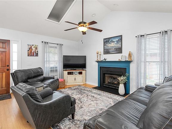 5th image of 103 Somerset Ct