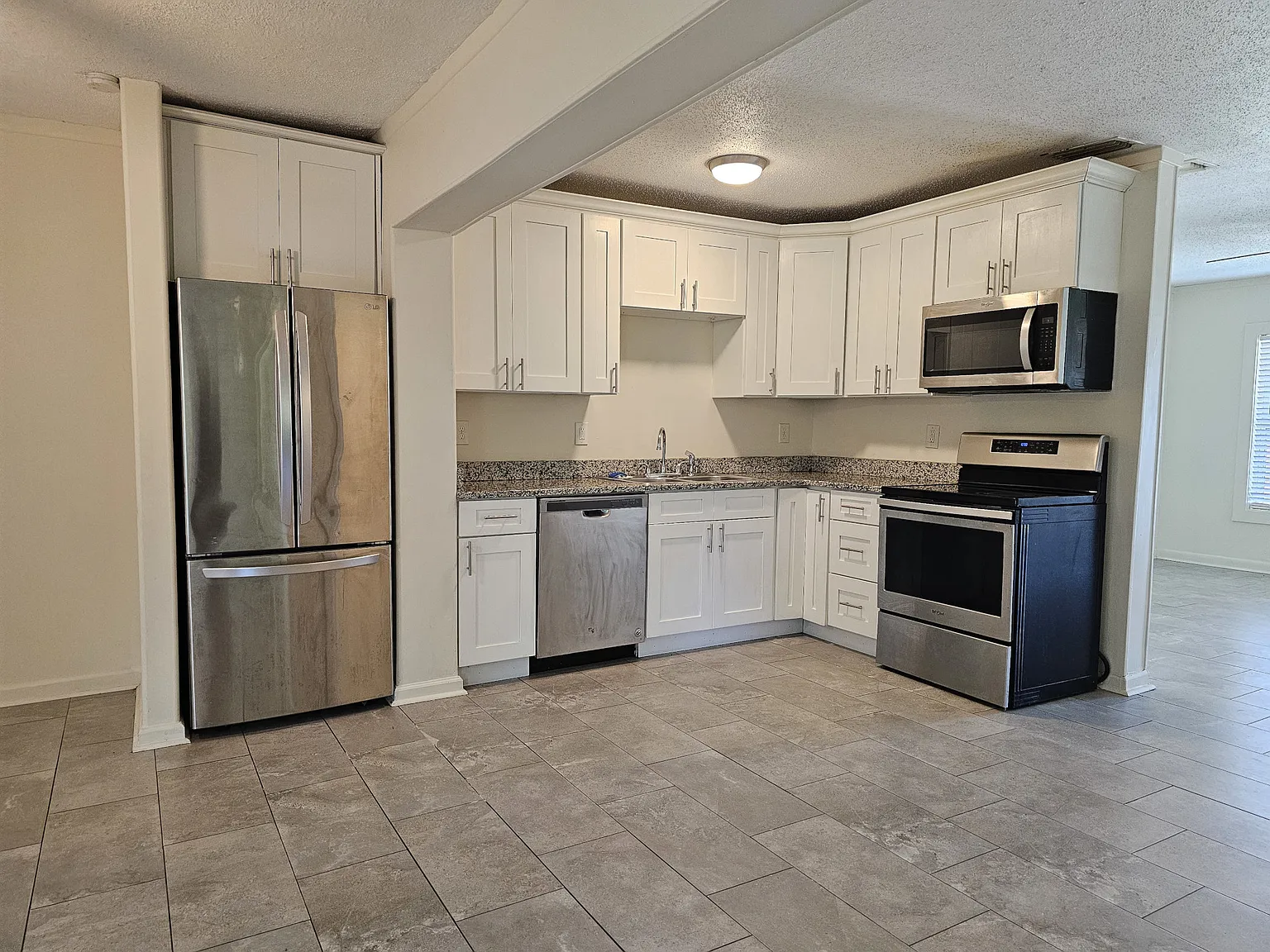 4 bed, 1399 sqft, $1,795 — Photo 2
