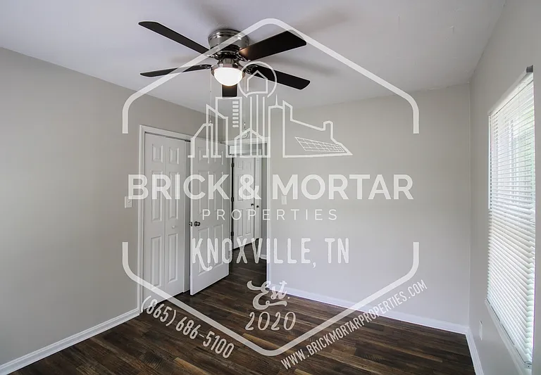 907 Cherokee St — Photo 9