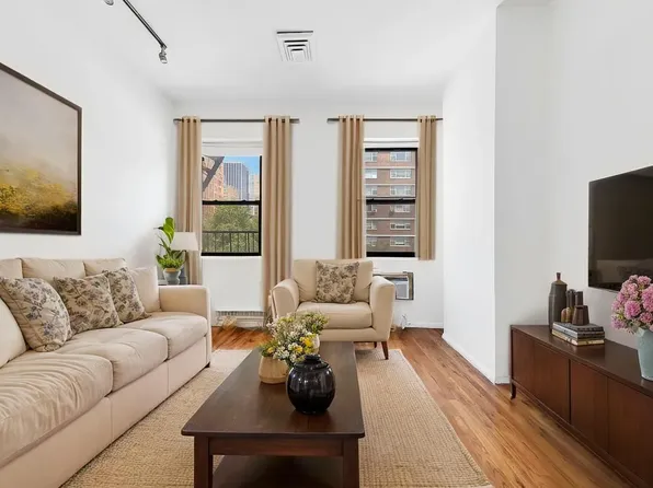 366 West 23rd Street image 1 of 7