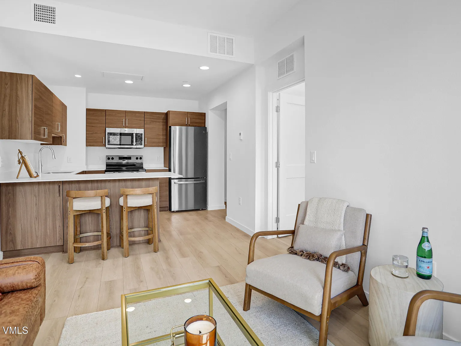 2 bed, 2.0 bath, 700 sqft, $2,950 — Photo 2