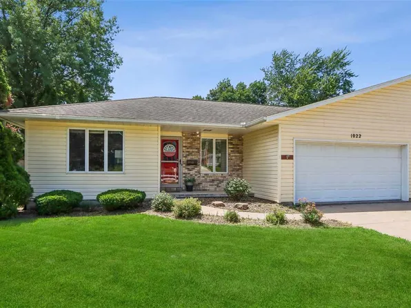 1022 Chatham Dr, Williamsburg, IA 52361