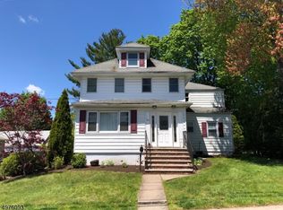105 Cottage St, Midland Park, NJ 07432