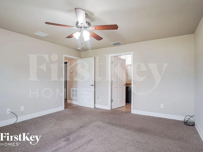 625 SW 13th Ter — Photo 9