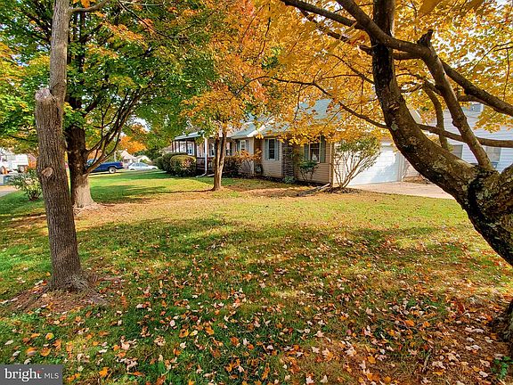 4th image of 7417 Howard Ct