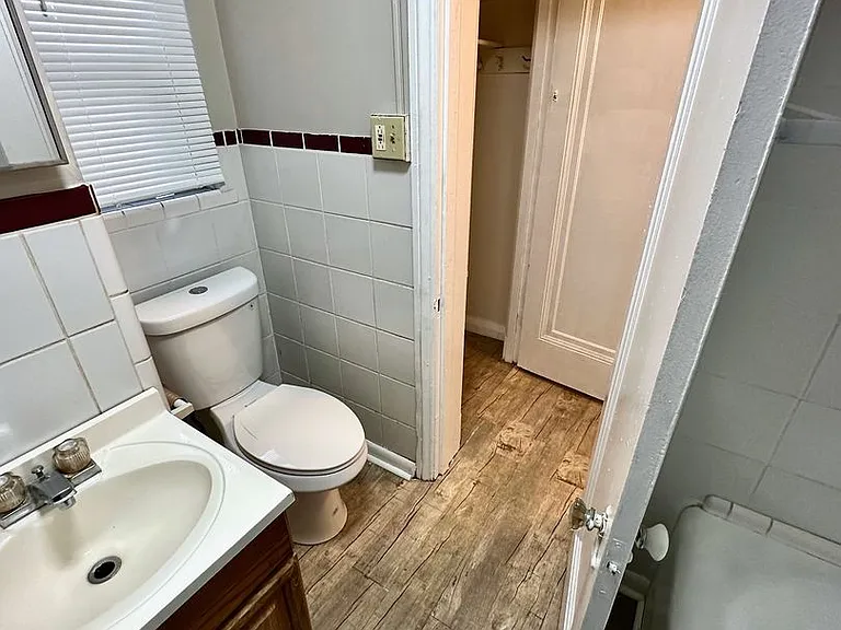 2910 Voelkel Ave — Photo 12