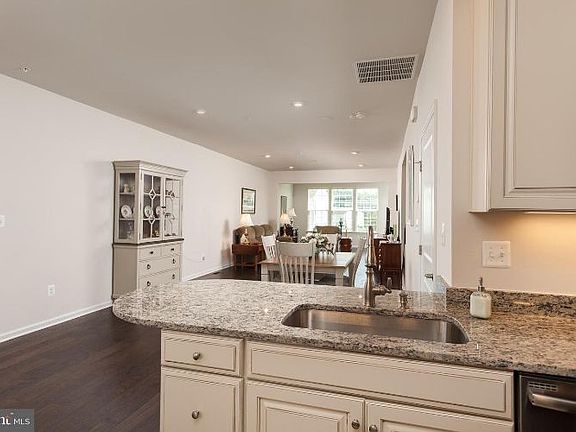 5th image of 1777 Selvin Dr Unit D