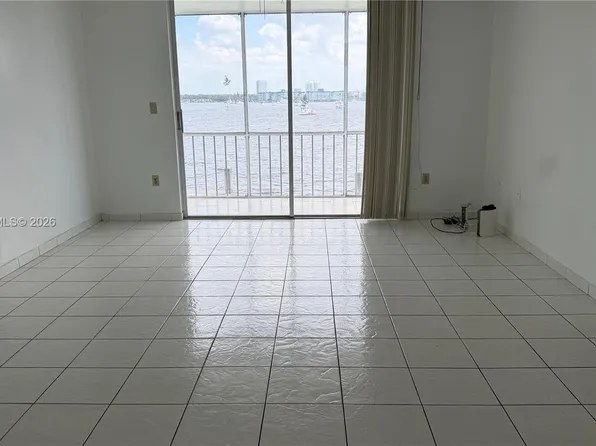 3000 Marcos Dr APT P210, Aventura, FL 33160