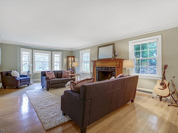 3rd image of 7 Woodhill Dr