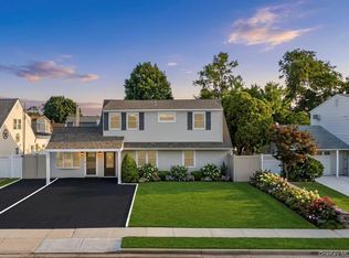 26 Picture Lane, Hicksville, NY 11801