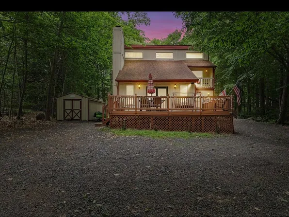 1611 Locust Ln, Pocono Lake, PA 18347