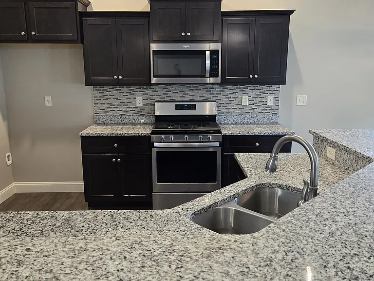 75 Lucinda Dr — Photo 8