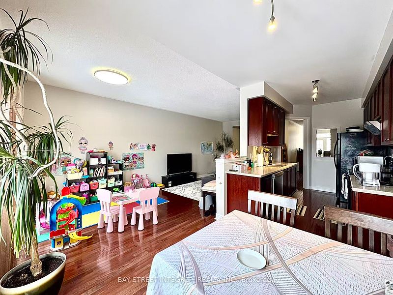 Richmond Hill Townhouse for rent - 4 Bedrooms — photo 7