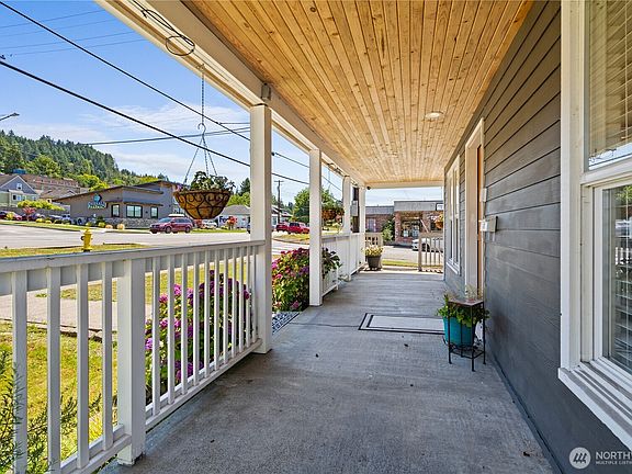 5th image of 381 S Market Boulevard