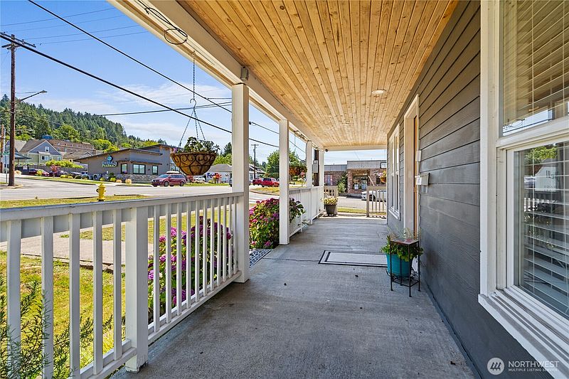 5th image of 381 S Market Boulevard