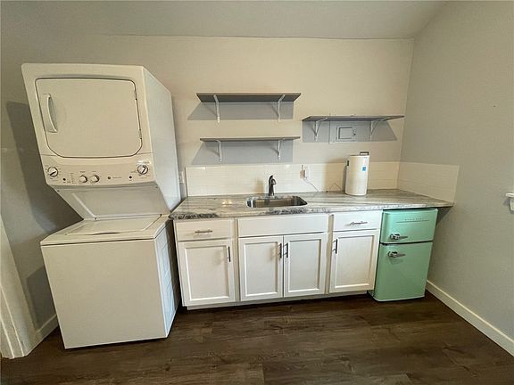4th image of 408 E North Ave