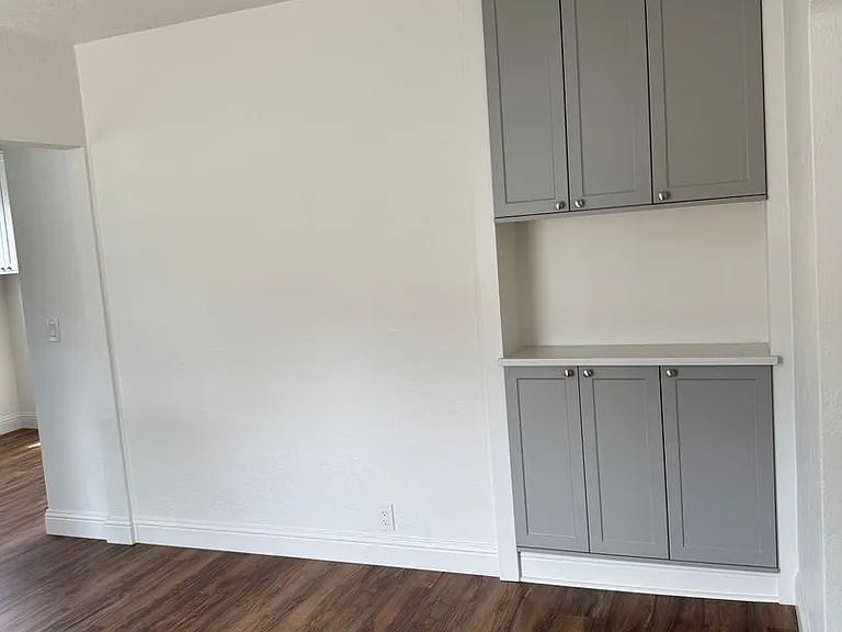1421 NE Dallas St — Photo 4