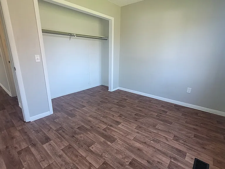 306 Larson Ct #11 — Photo 7
