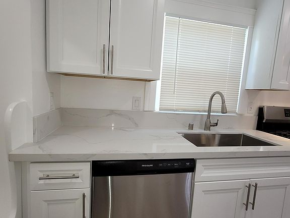 5th image of 2997 Thorn St