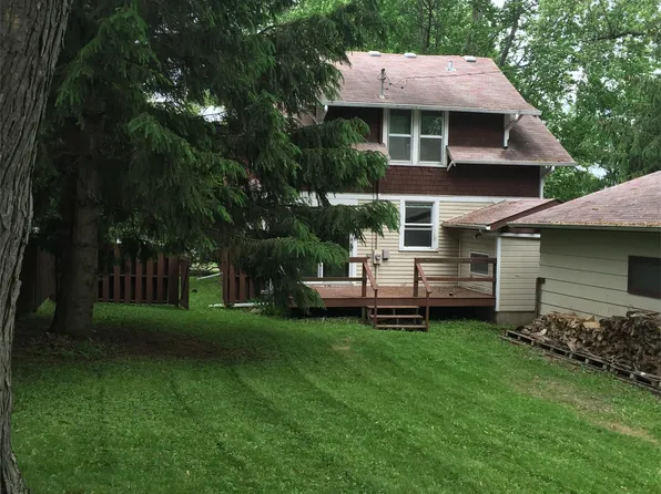 414 S 6th St, River Falls, WI 54022