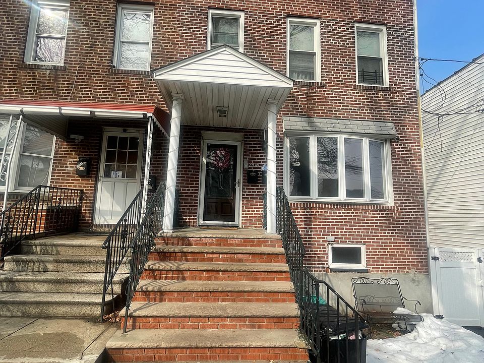 1st image of 2979 Lawton Ave Floor 1