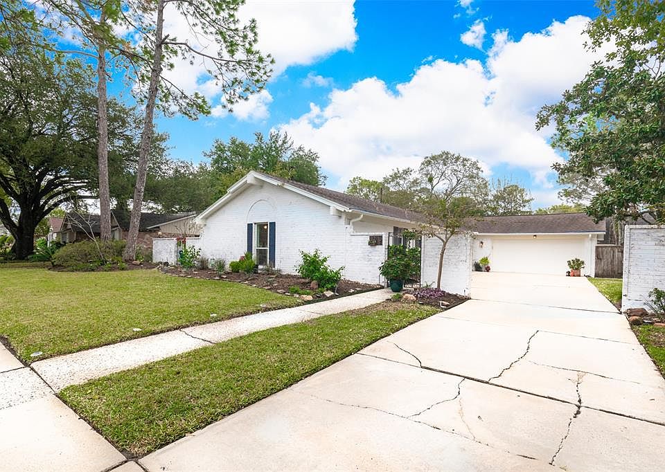 1st image of 10715 Russett Dr