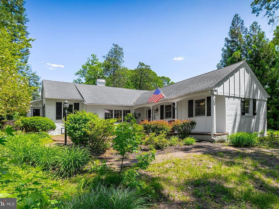 1st image of 46 Lake Dr