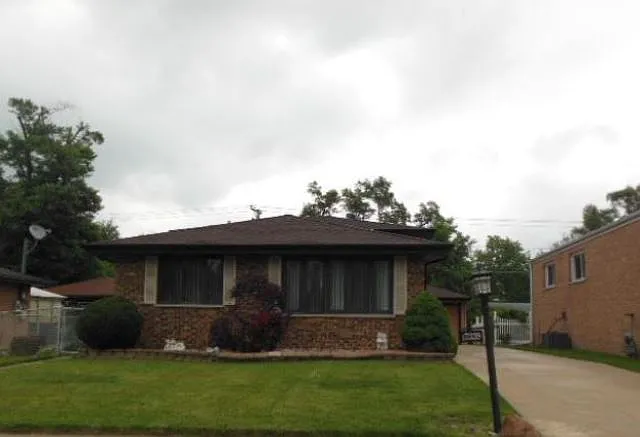 17339 Burnham Ave photo 1